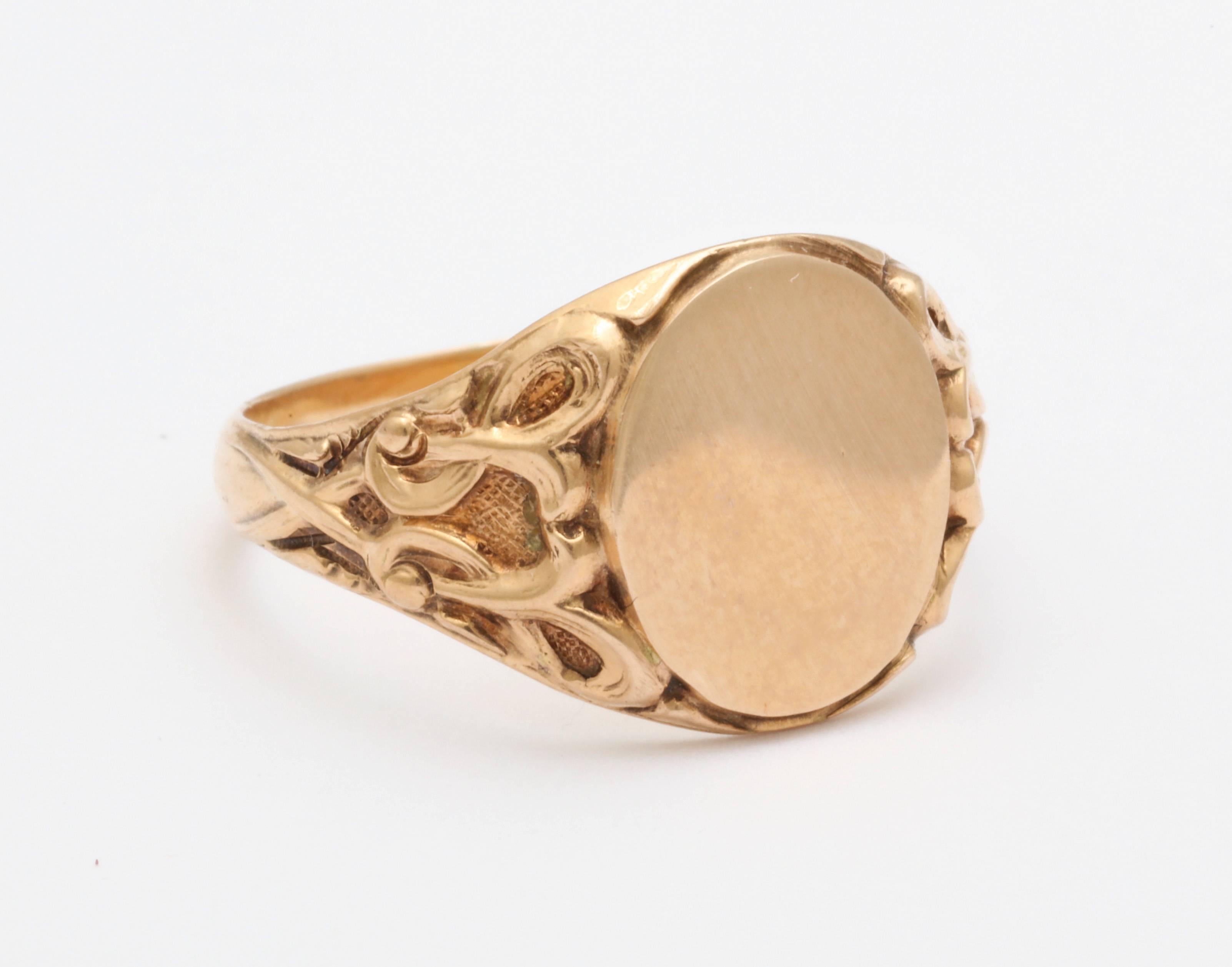 , 
Fine workmanship brings striking contrast to this Alsop Brothers signet ring of engraved eternity knots on the shank joined to a plain front that allows you to be the creator of your own message. Engrave a heart with an arrow, scrolling initials