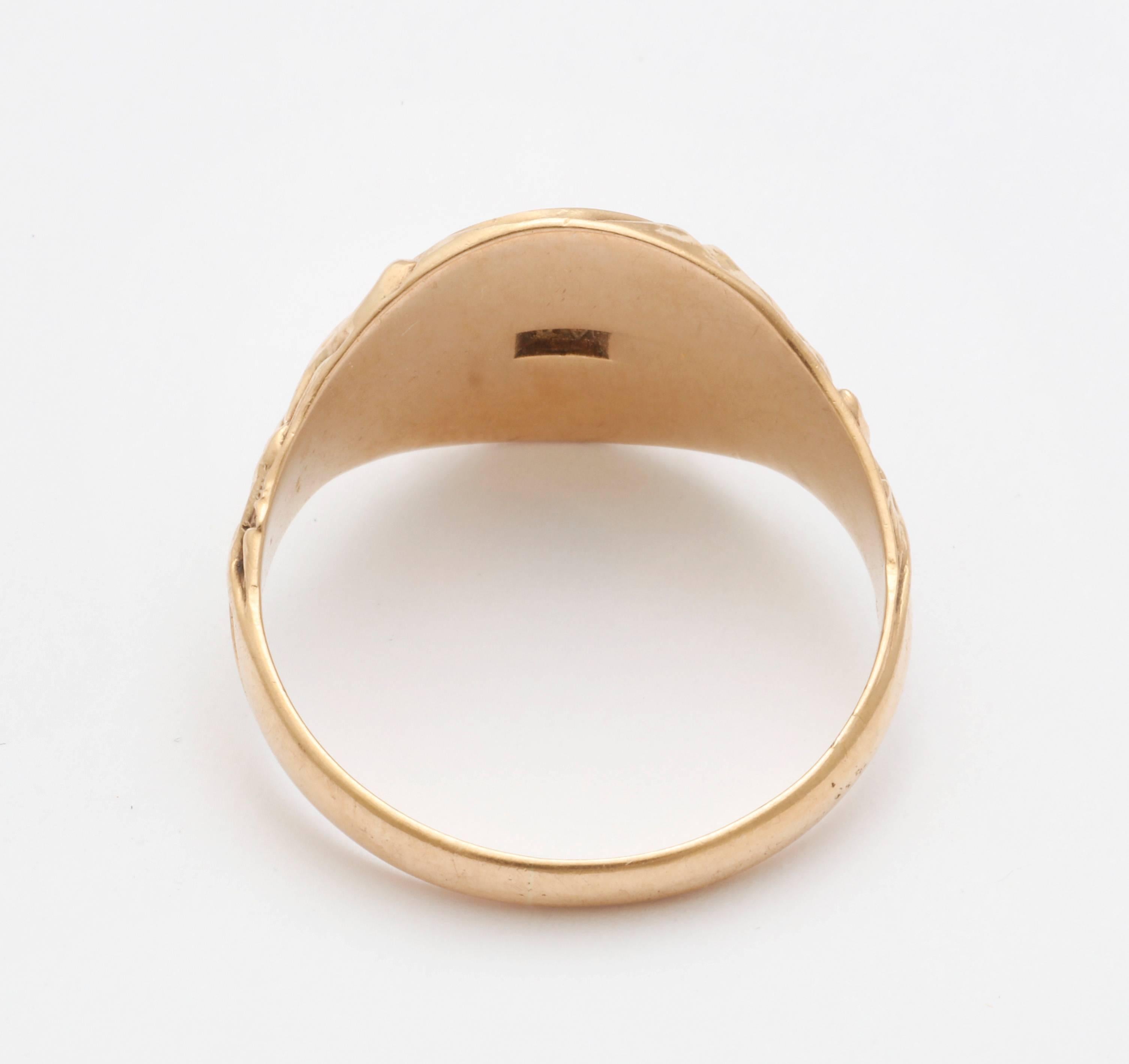 Women's or Men's Elegant Edwardian Gold Signet Ring For Sale