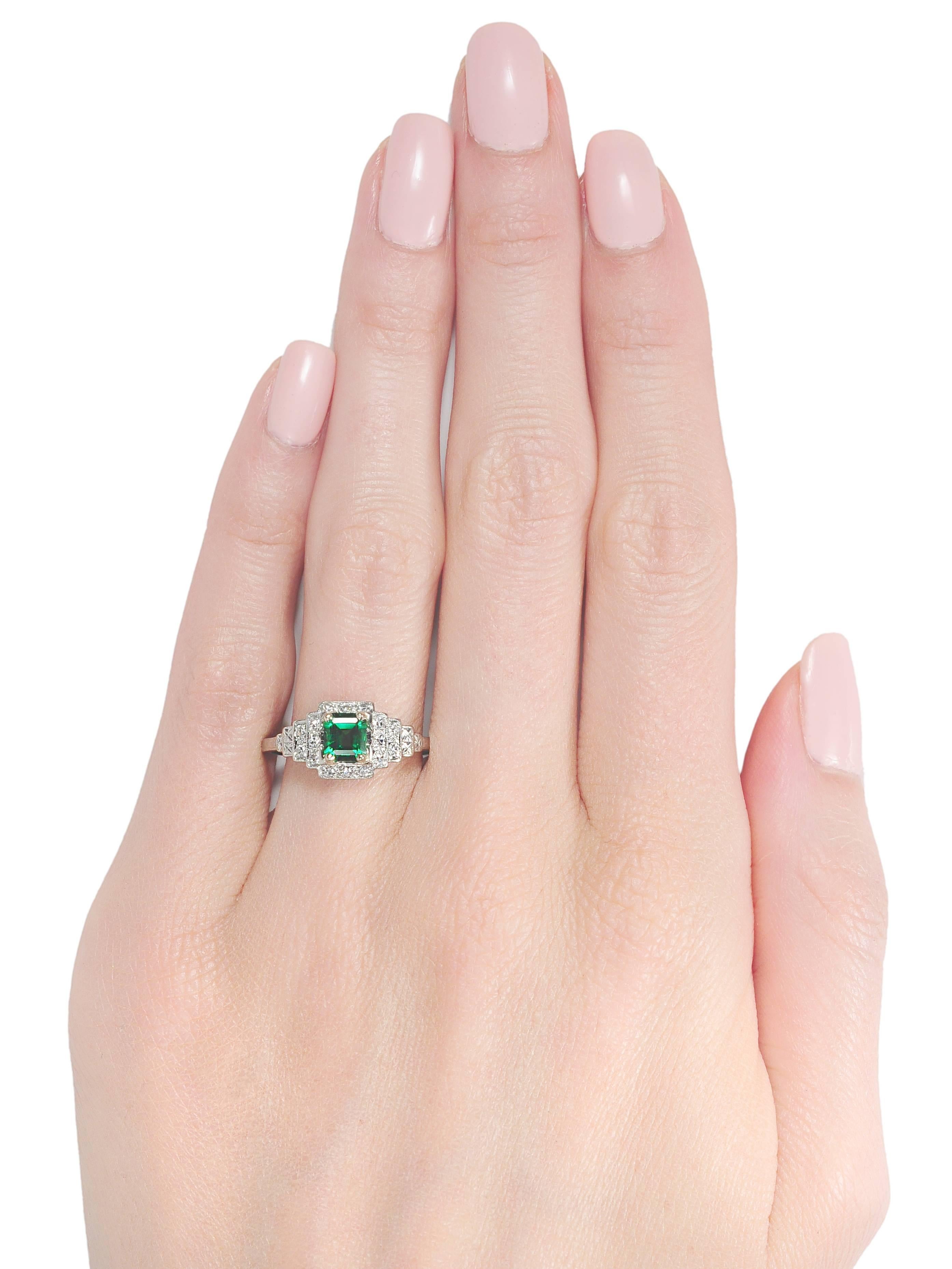 Art Deco Vintage Platinum Ring with Emerald Tsavorite and Diamonds In Excellent Condition In Stamford, CT
