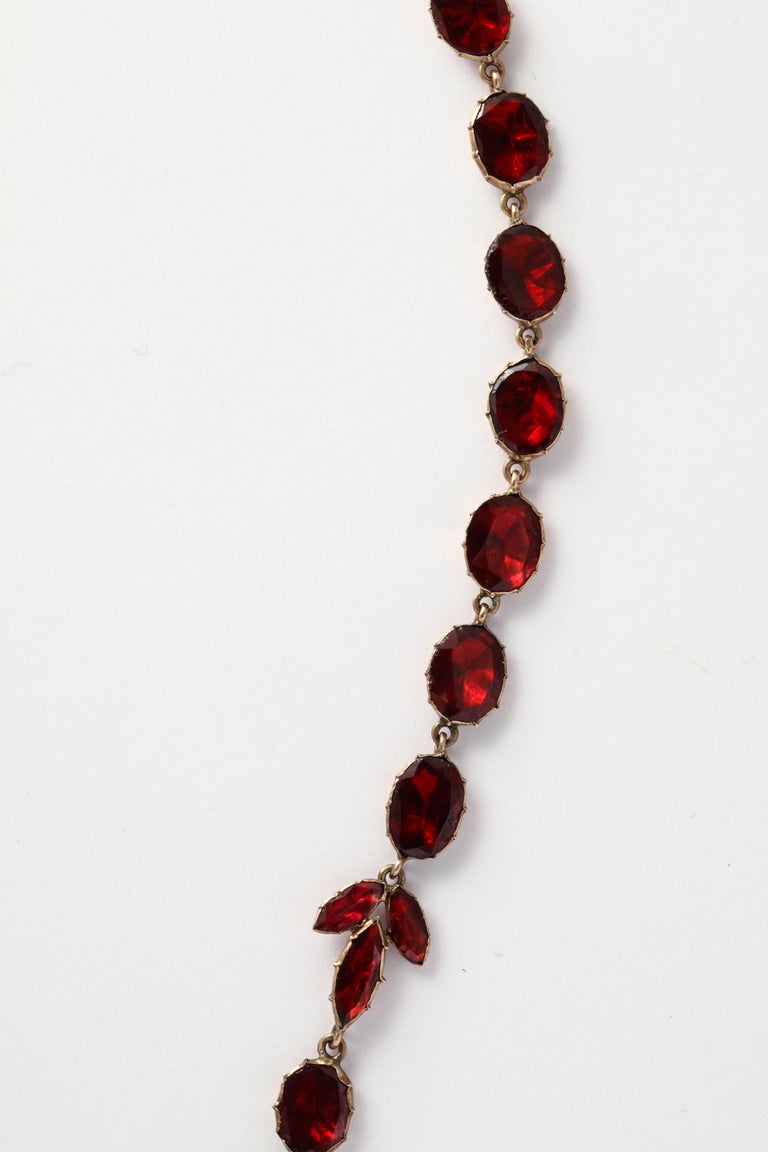 Antique Georgian Vivid  Garnet Necklace In Excellent Condition For Sale In Stamford, CT