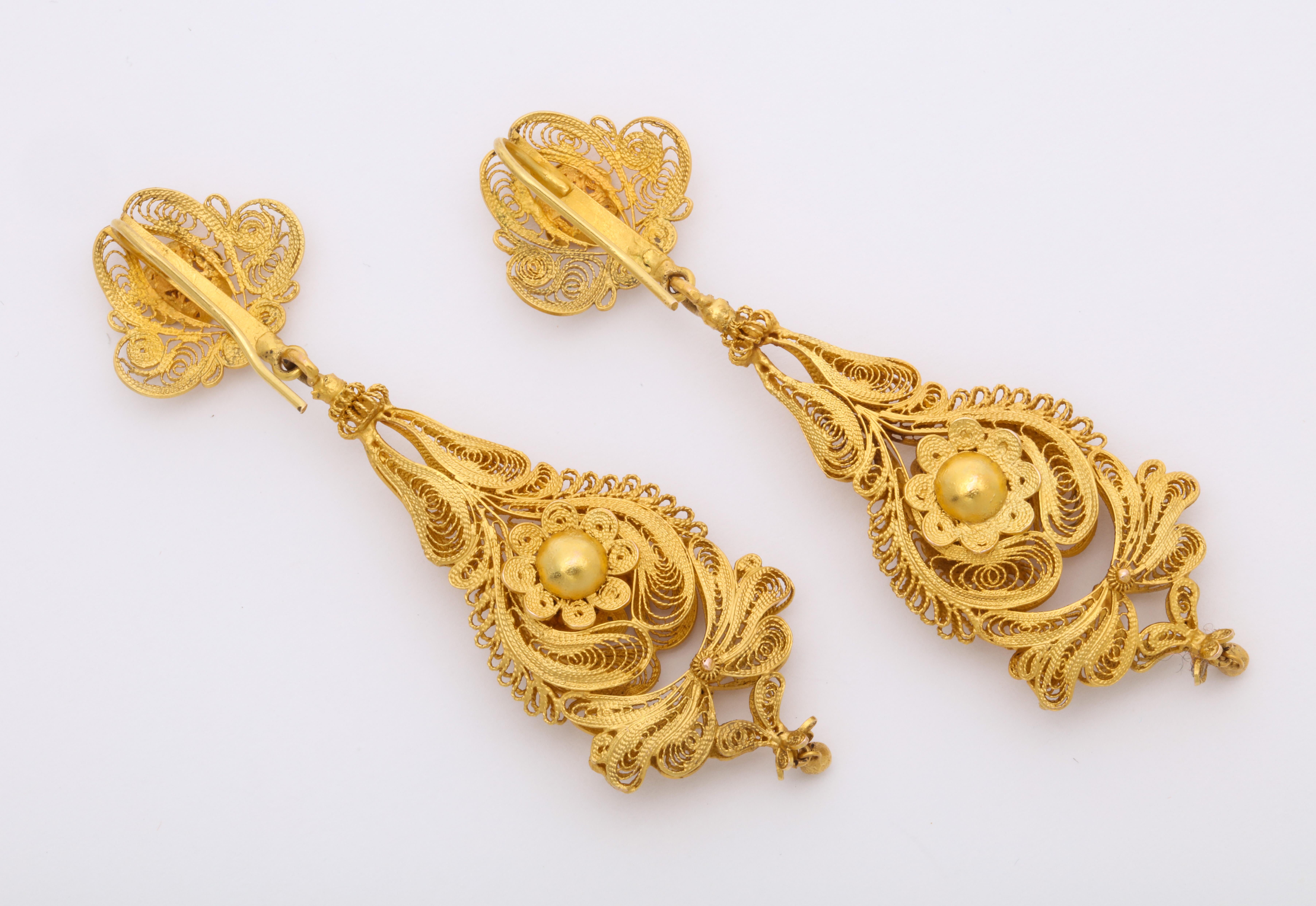 Antike georgische Goldfiligran-Ohrringe Damen