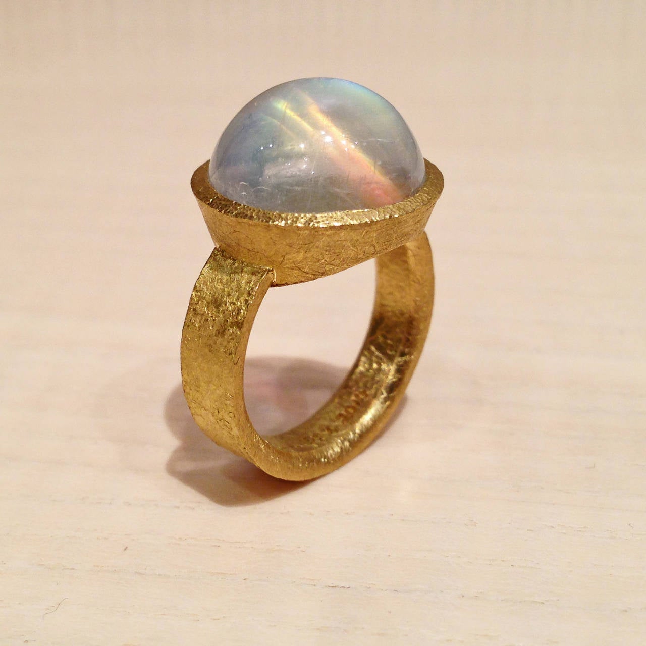 Devta Doolan Exceptional Quality Rainbow Moonstone Gold Ring In New Condition In Dallas, TX