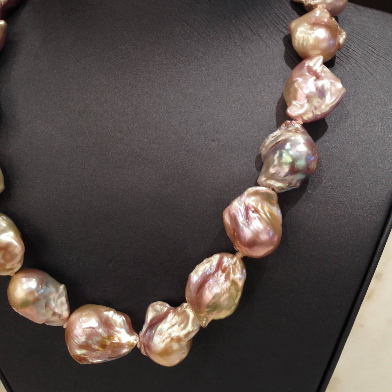 Russell Trusso Lustrous Pink Purple Blue Baroque Pearl Necklace In New Condition In Dallas, TX