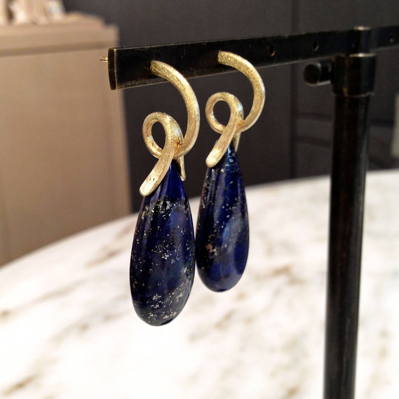 Joseph Murray Lapis Lazuli Satin Gold Loop Earrings In New Condition In Dallas, TX