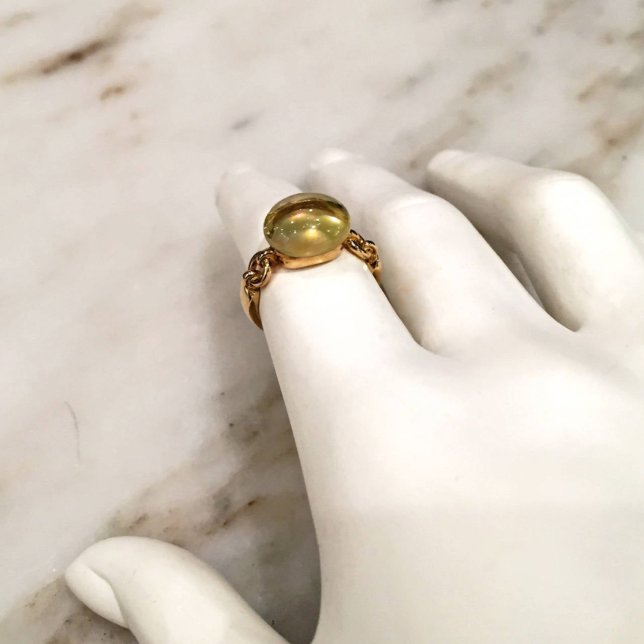 Vaid Roma Iridescent Lemon Quartz Mother of Pearl Gold Ring In New Condition In Dallas, TX