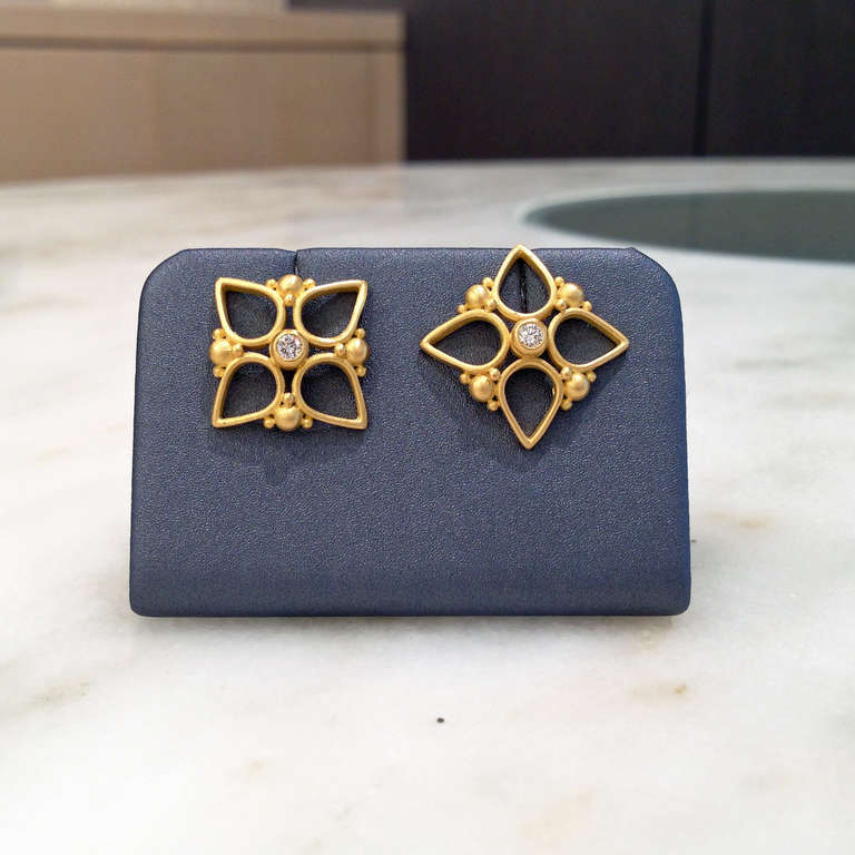 Cottonwood Diamond Gold Stud Earrings In New Condition In Dallas, TX