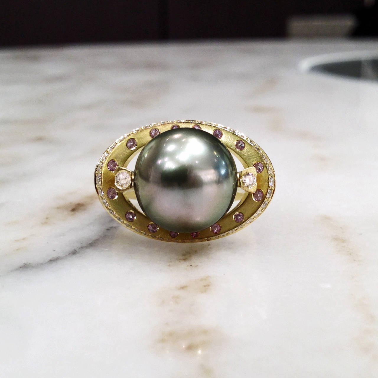 Robin Waynee One-of-a-Kind Spinning Tahitian Pearl Amethyst Diamond Gold Ring In New Condition In Dallas, TX