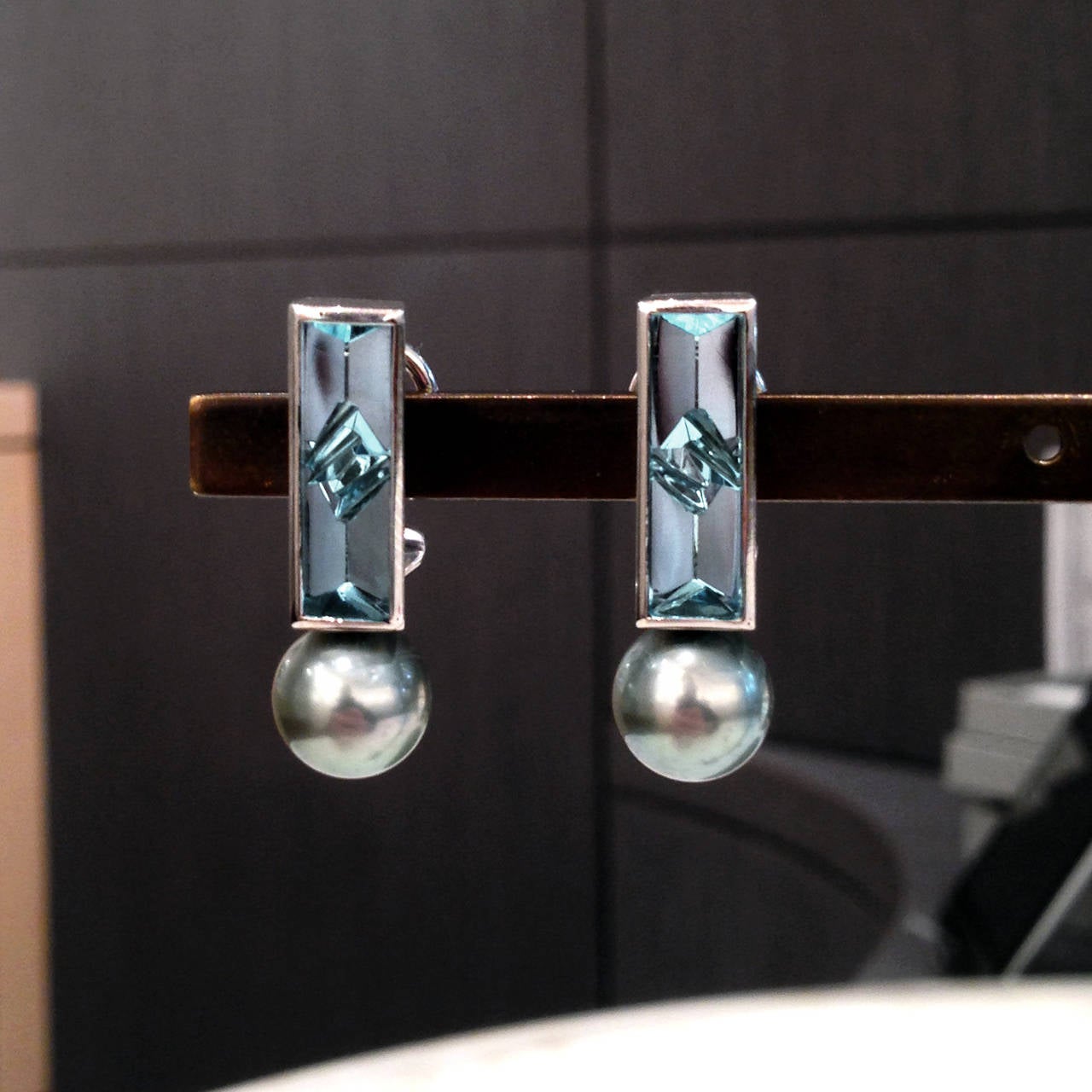 Atelier Munsteiner Tahitian Pearl Icicle Cut Aquamarine Platinum Earrings In New Condition In Dallas, TX