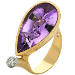 Atelier Munsteiner Anello con ametista viola e diamante, oro e platino, tedesco
