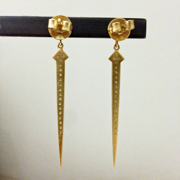 Lauren Harper Diamond Gold Dagger Earrings In New Condition In Dallas, TX