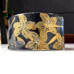 Atelier Zobel Bracciale a forma di fiore in argento puro ossidato con diamante fuso fatto a mano