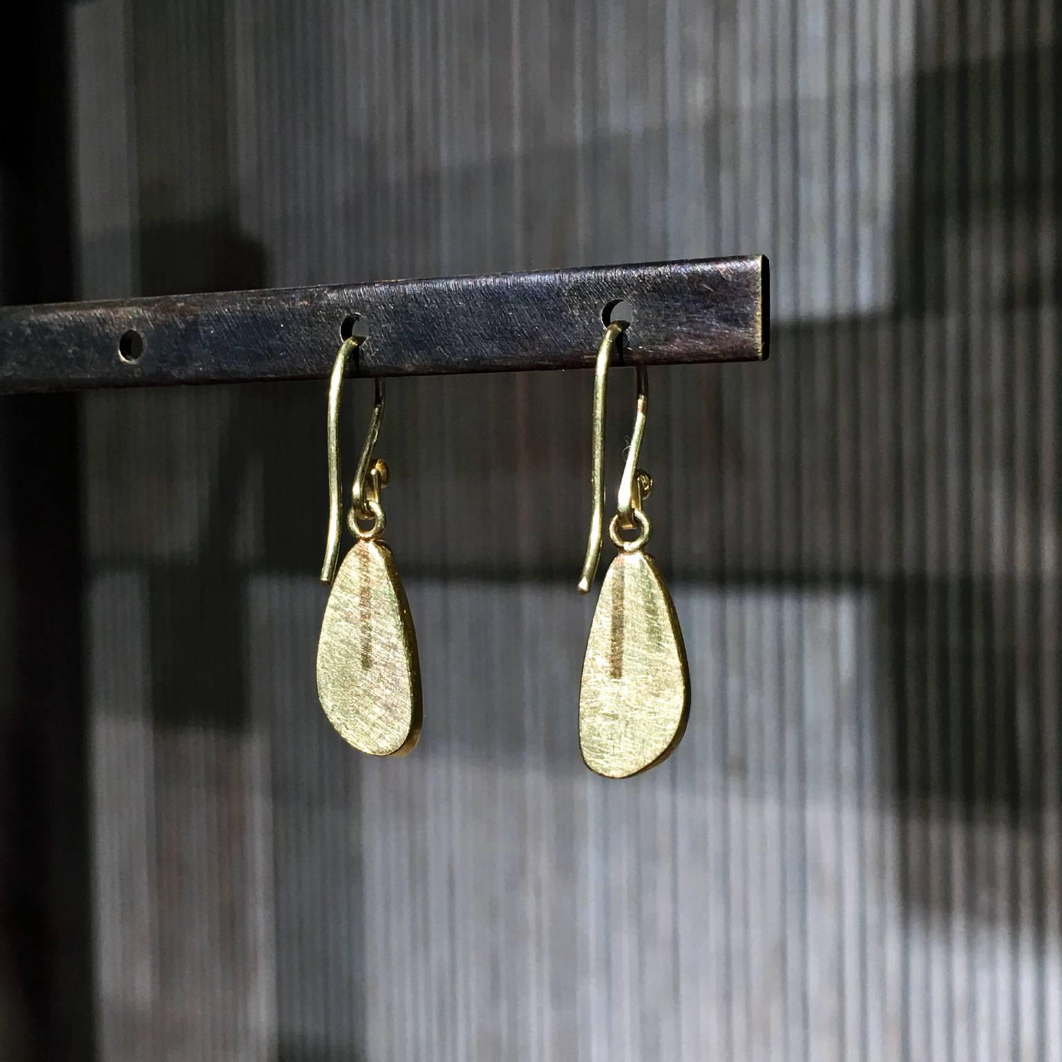 Petra Class Blue Green Australian Opal Gold Doublet Handmade Dangle Drop Earring In New Condition In Dallas, TX