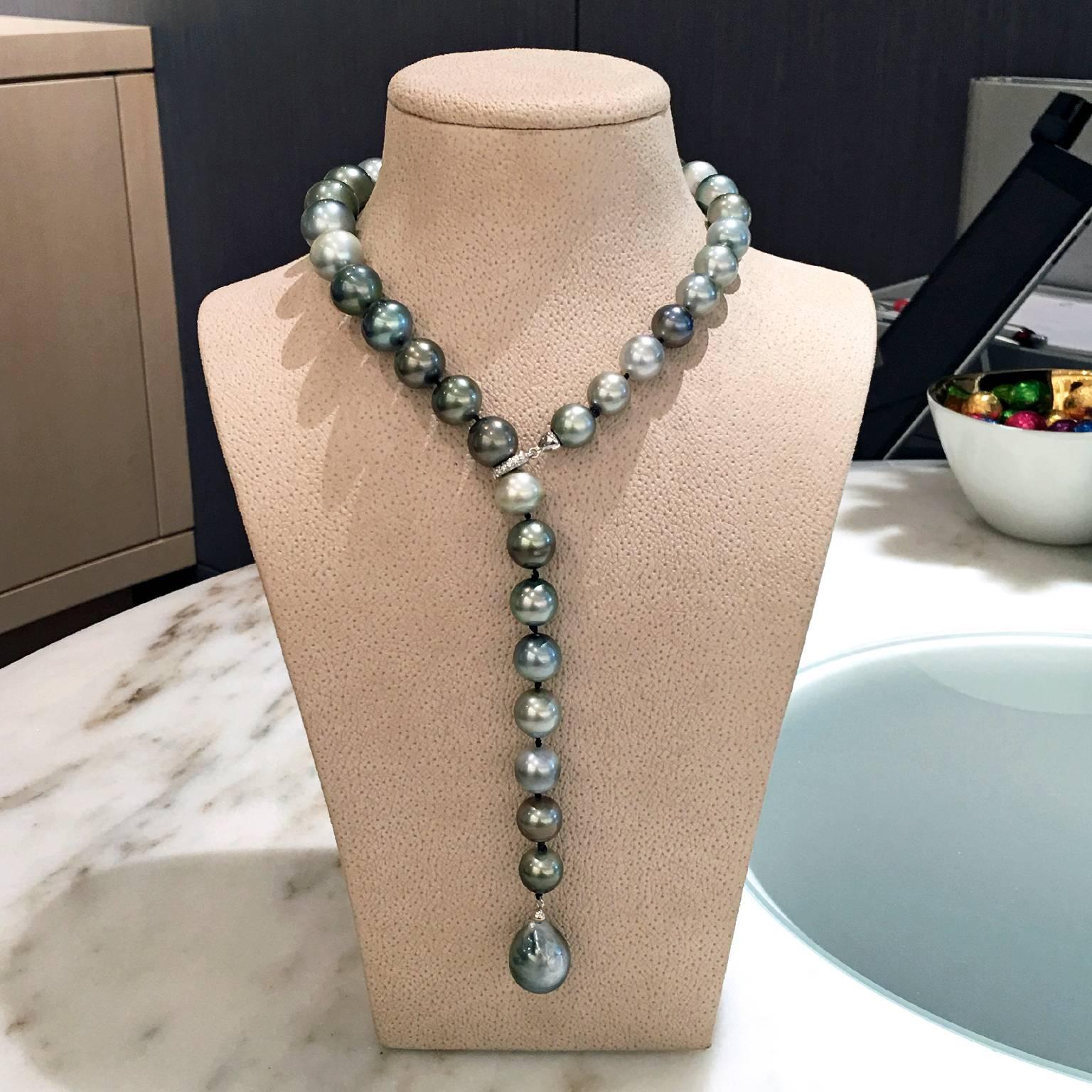 Russell Trusso Silver Gray Tahitian Pearl Diamond Gold Clasp Lariat Necklace In New Condition In Dallas, TX