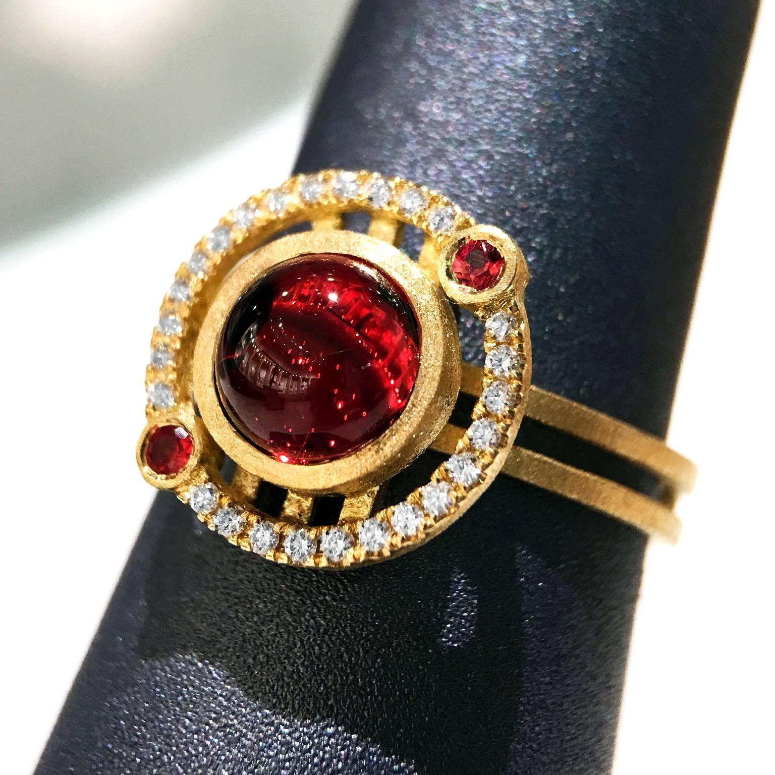 Red Garnet Orange Sapphire Diamond Reflective Gold Handmade Nova Ring In New Condition In Dallas, TX