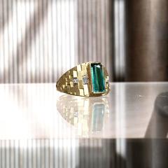 Jo Hayes Ward Einzigartiger Ring aus reflektierendem Gold mit grünem Turmalin und Diamant Reflektor