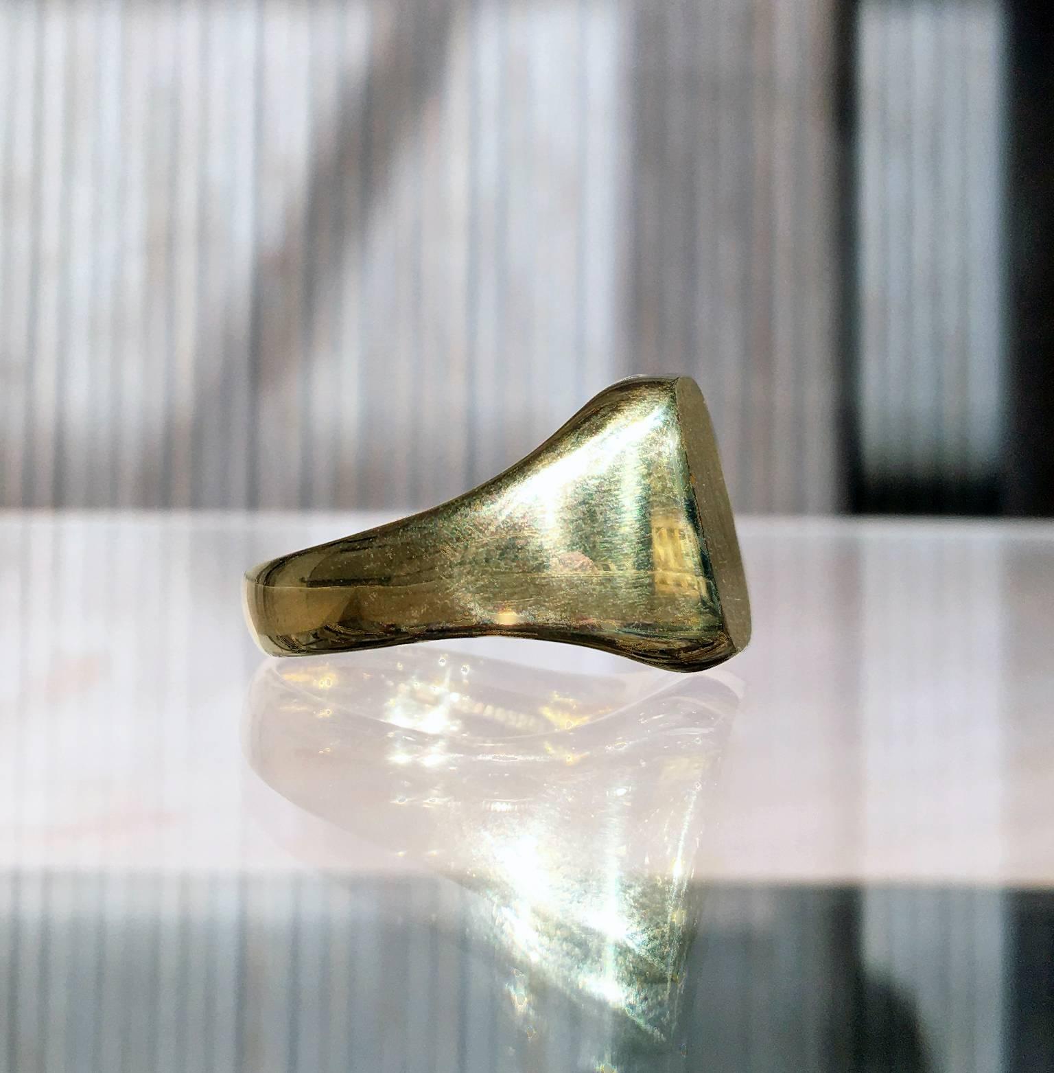 Pedro Boregaard Gravierbarer schwerer Satin und glänzendes Gold Handgefertigter Siegelring im Zustand „Neu“ in Dallas, TX