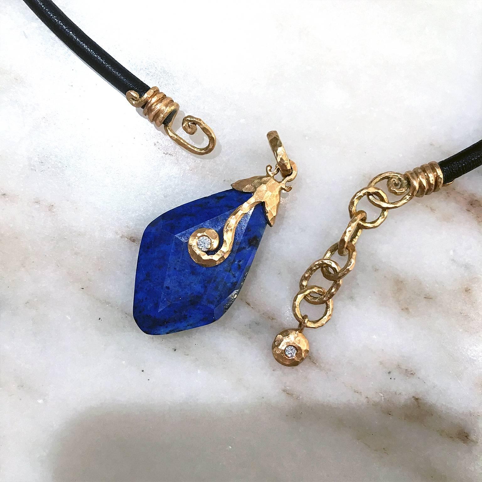 Pamela Froman Detachable Faceted Lapis Diamond Hammered Gold Leather Necklace In New Condition In Dallas, TX