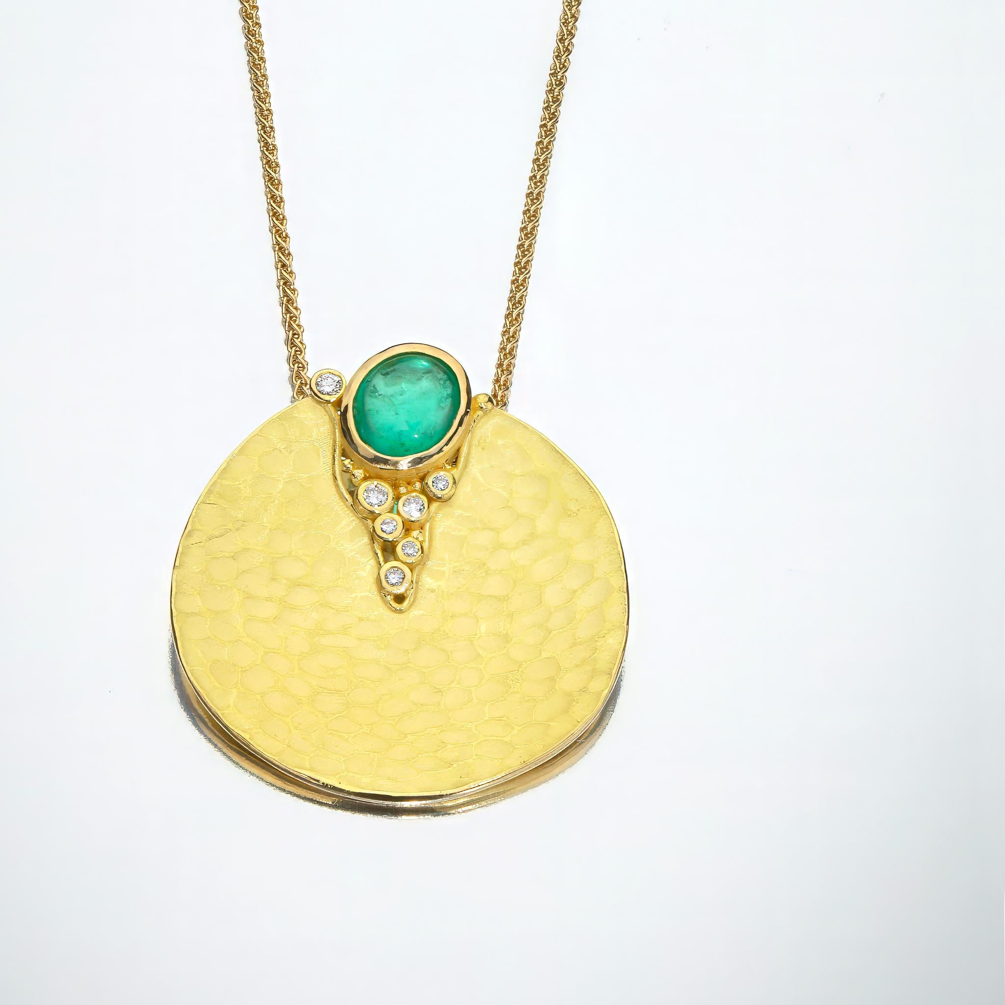 Taille cabochon Collier Crevasse en or jaune, diamant blanc ovale émeraude, Barbara Heinrich 2025 en vente
