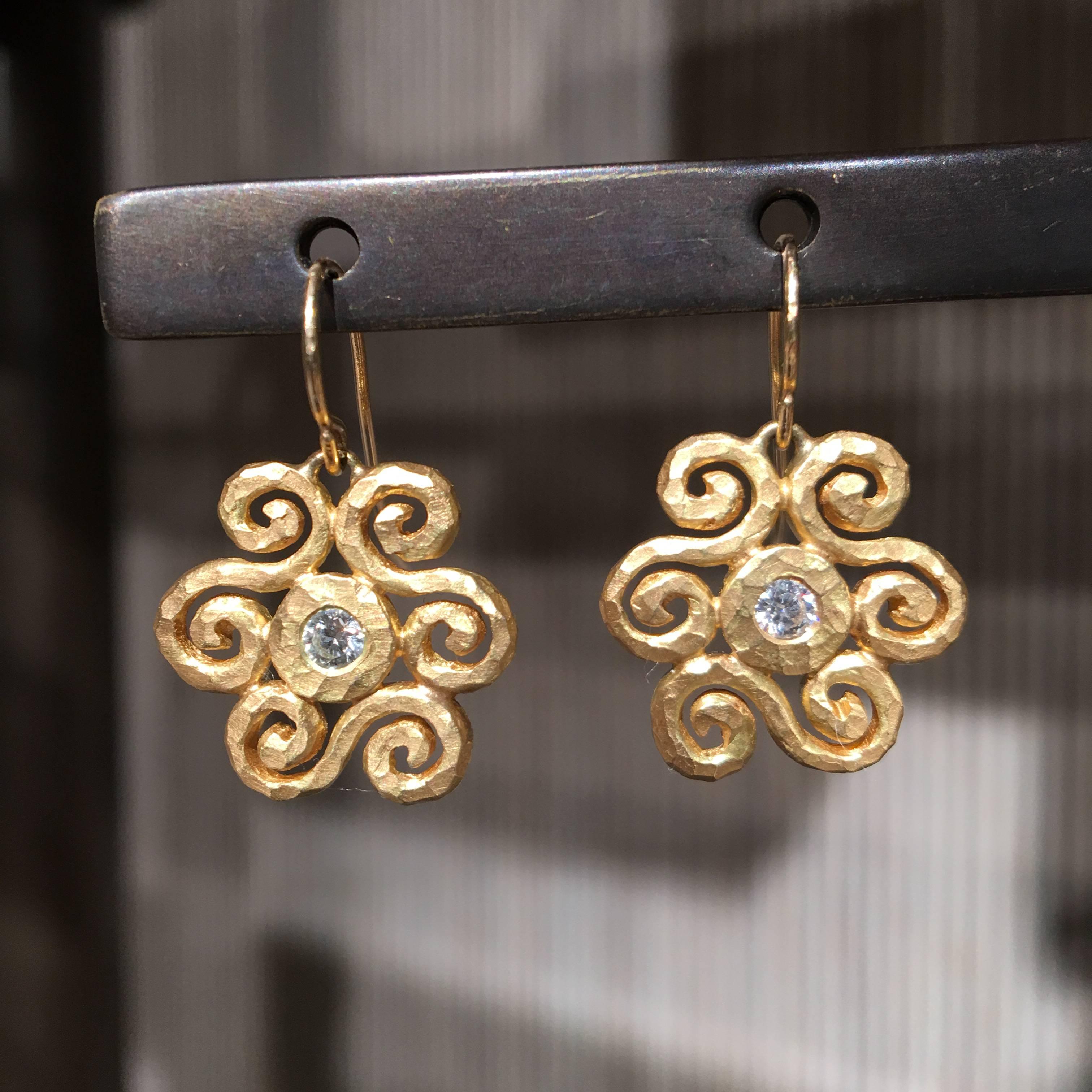 Scroll Crush Earrings handcrafted by jewelry artist Pamela Froman in hand-hammered and matte-finished 18k yellow gold featuring two round brilliant-cut white diamonds totaling 0.16 carats. 