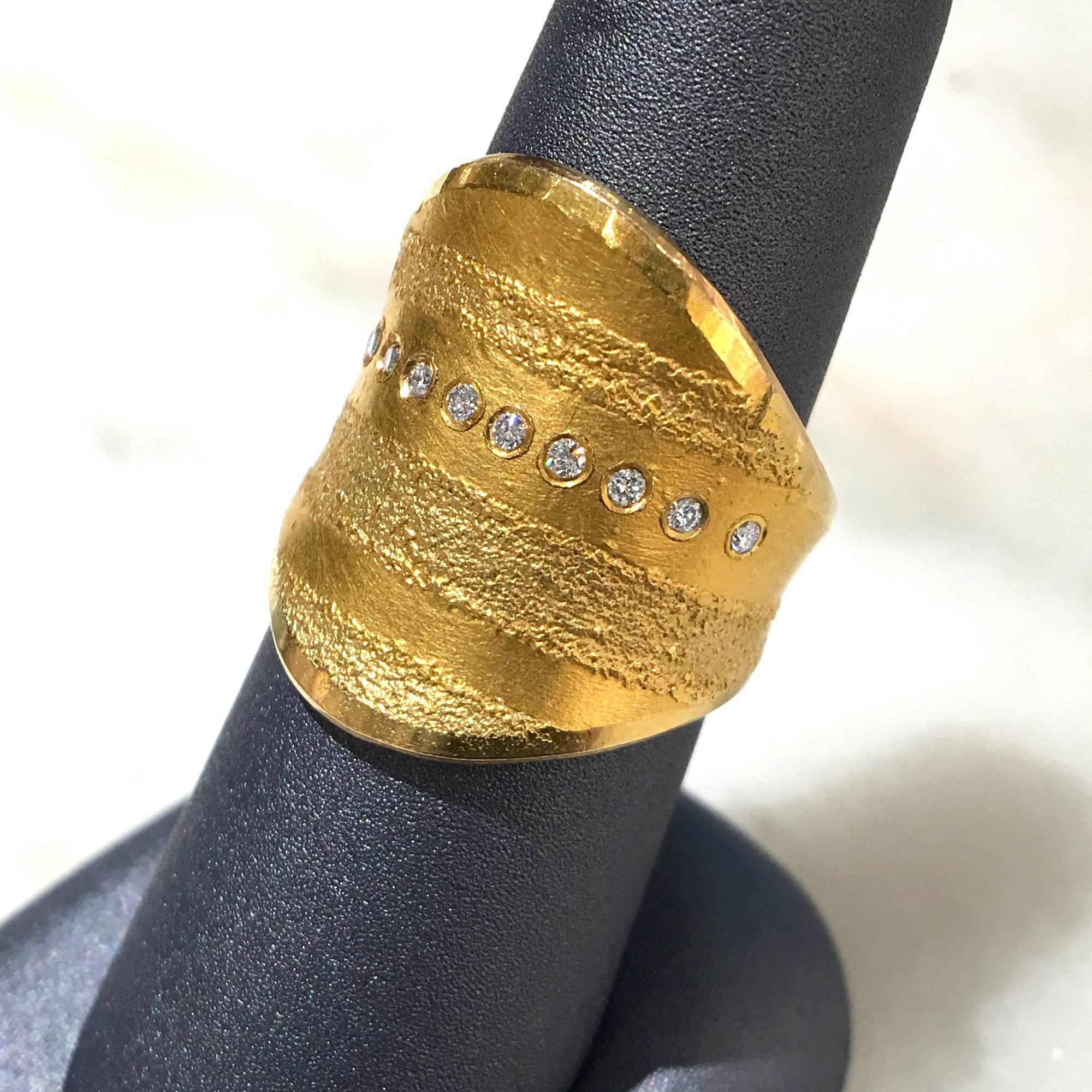 One of a Kind Golden Curve Ring handmade in Germany by award-winning jewelry artist Atelier Zobel (Peter Schmid) in an intricate combination of pure gold and 18k yellow gold featuring round brilliant-cut diamonds totaling 0.10 carats. Size 8.0 (can