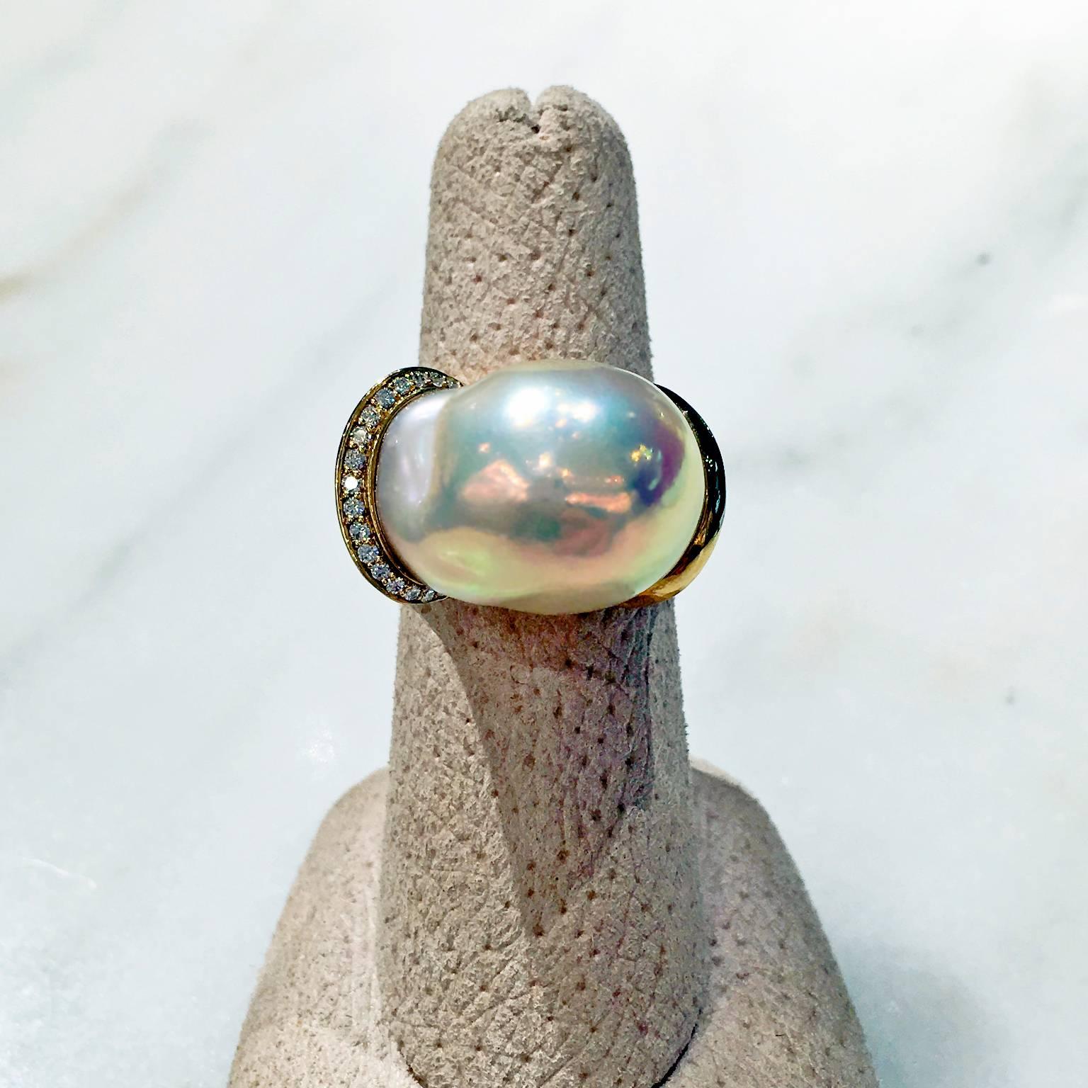 Artist Susan Sadler One of a Kind Freshwater Pearl White Diamond Curve Gold Ring