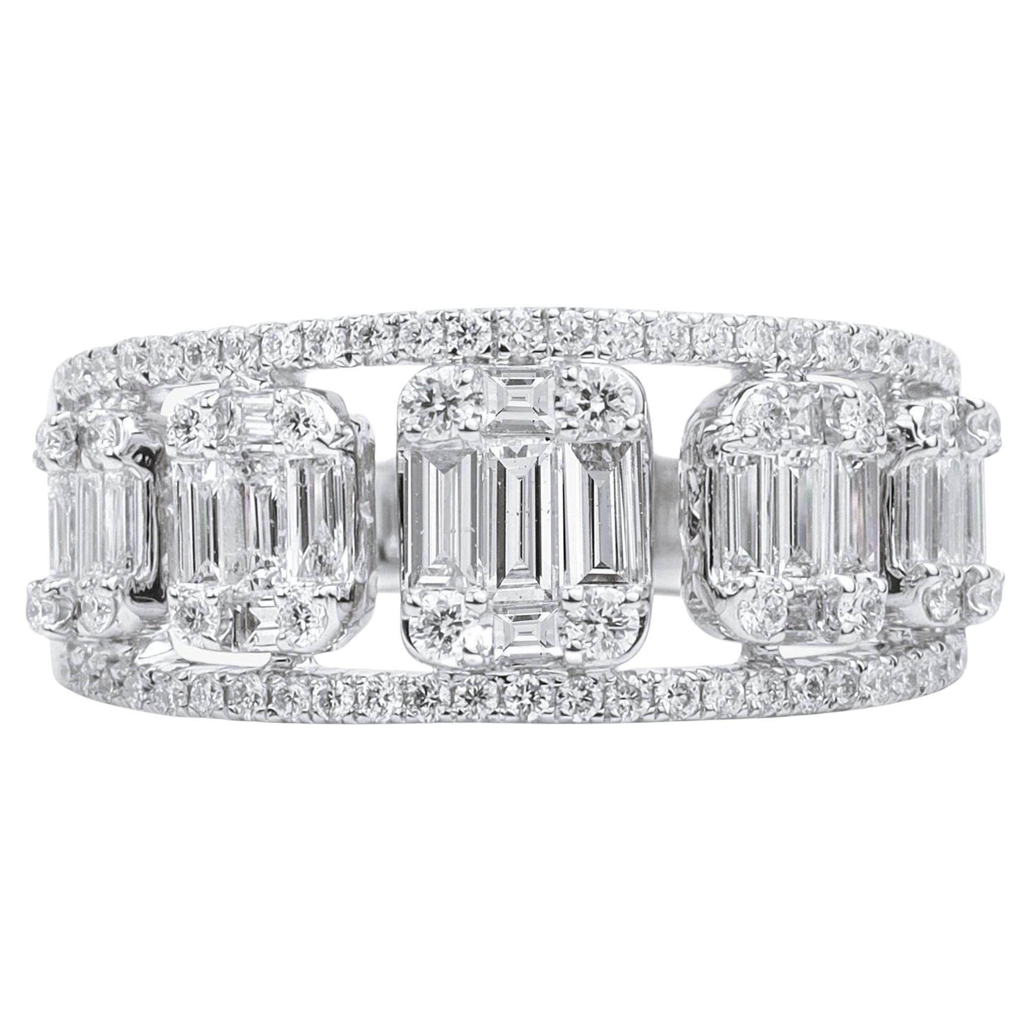 Bague de cocktail Art déco en or blanc 18 carats avec diamant baguette de 1ct  Déclaration en vente