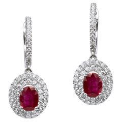 Excepcionales pendientes colgantes de rubí natural ovalado, halo de diamantes en oro de 18k