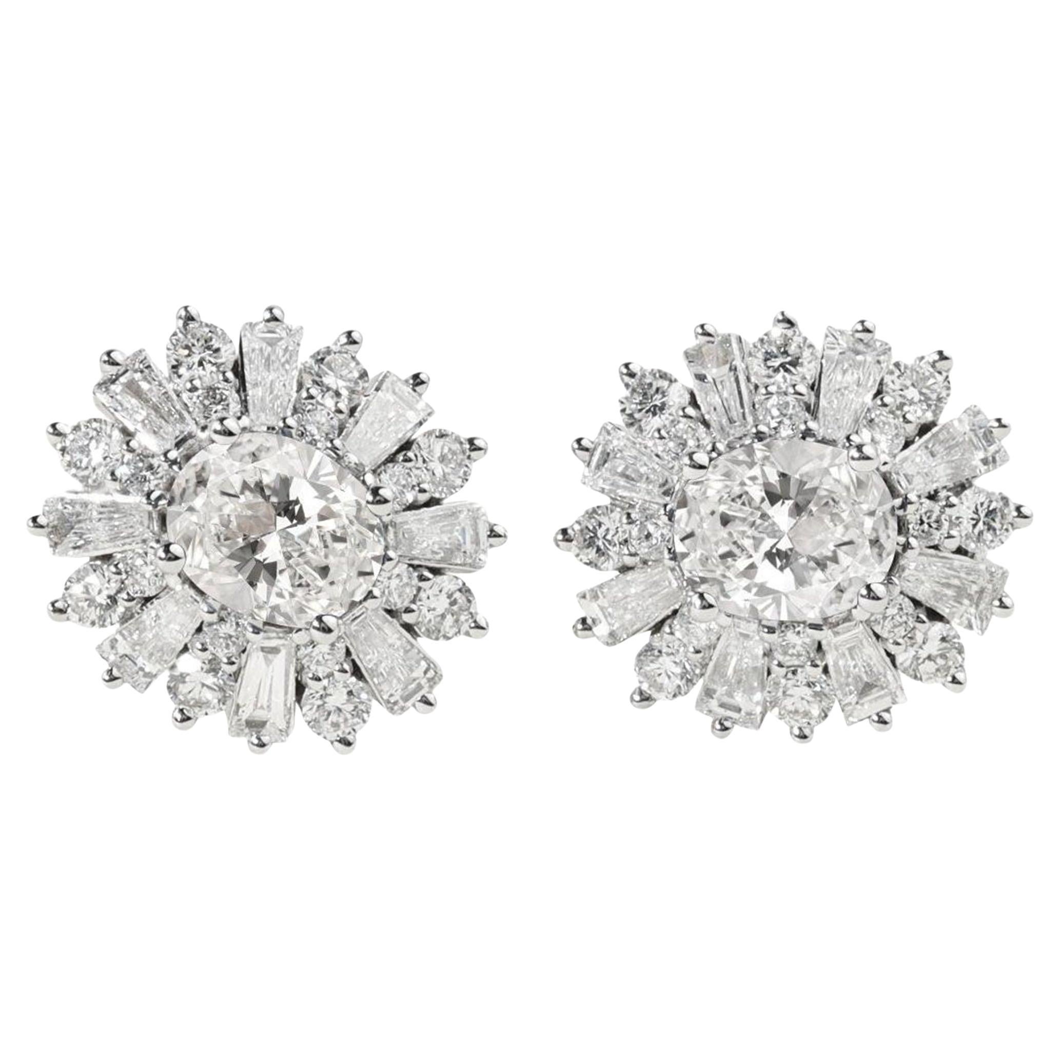 Boucles d
oreilles halo en or blanc 18 carats avec diamant ovale certifié GIA de 1,5 ct - Radiant en vente