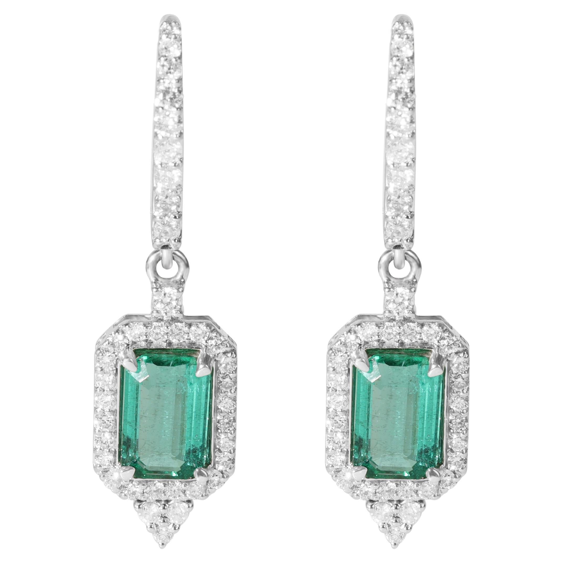 Orecchini a pendente con diamante smeraldo naturale 3ct Exceptional, diamante aureolato in oro 18k
