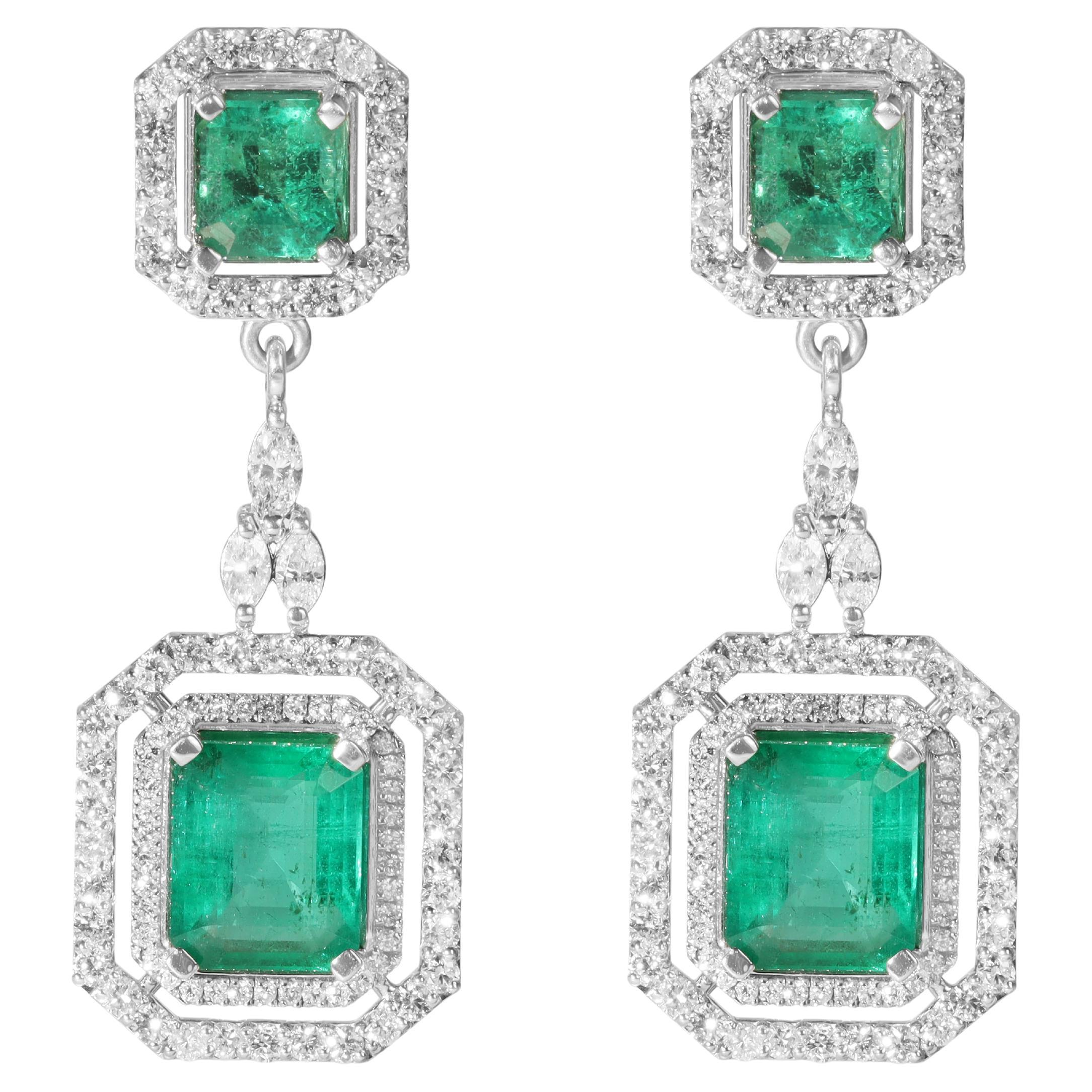 Orecchini pendenti con diamante smeraldo naturale da 8 TCW, diamante aureolato in oro 18 carati