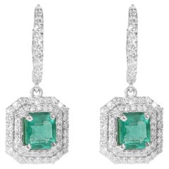 Orecchini a pendente con diamante smeraldo naturale da 4 carati, diamante aureolato in oro 18 carati