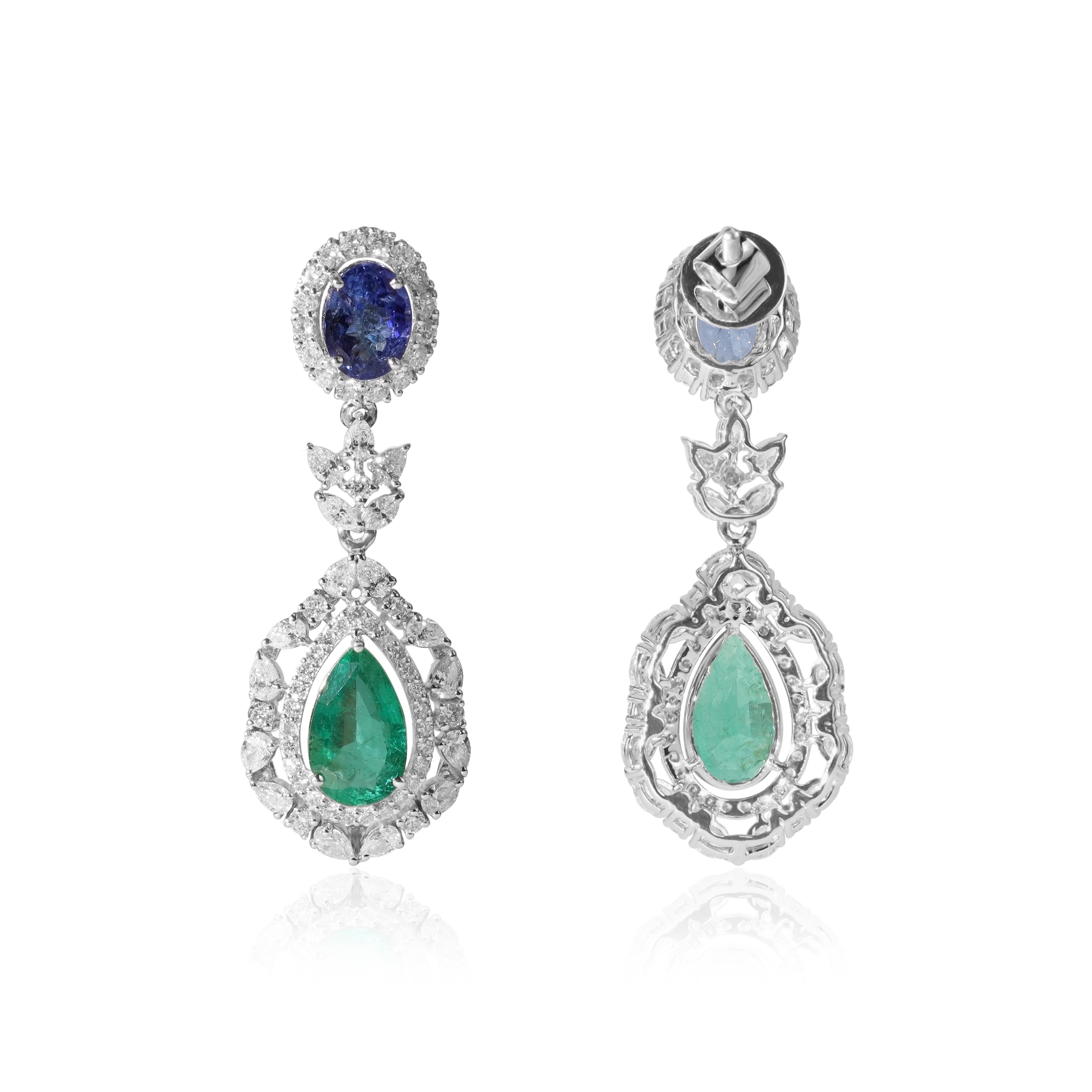 Orecchini pendenti con smeraldo naturale da 4 carati e tanzanite da 2 carati con diamante aureolato in oro 18 carati in vendita 2