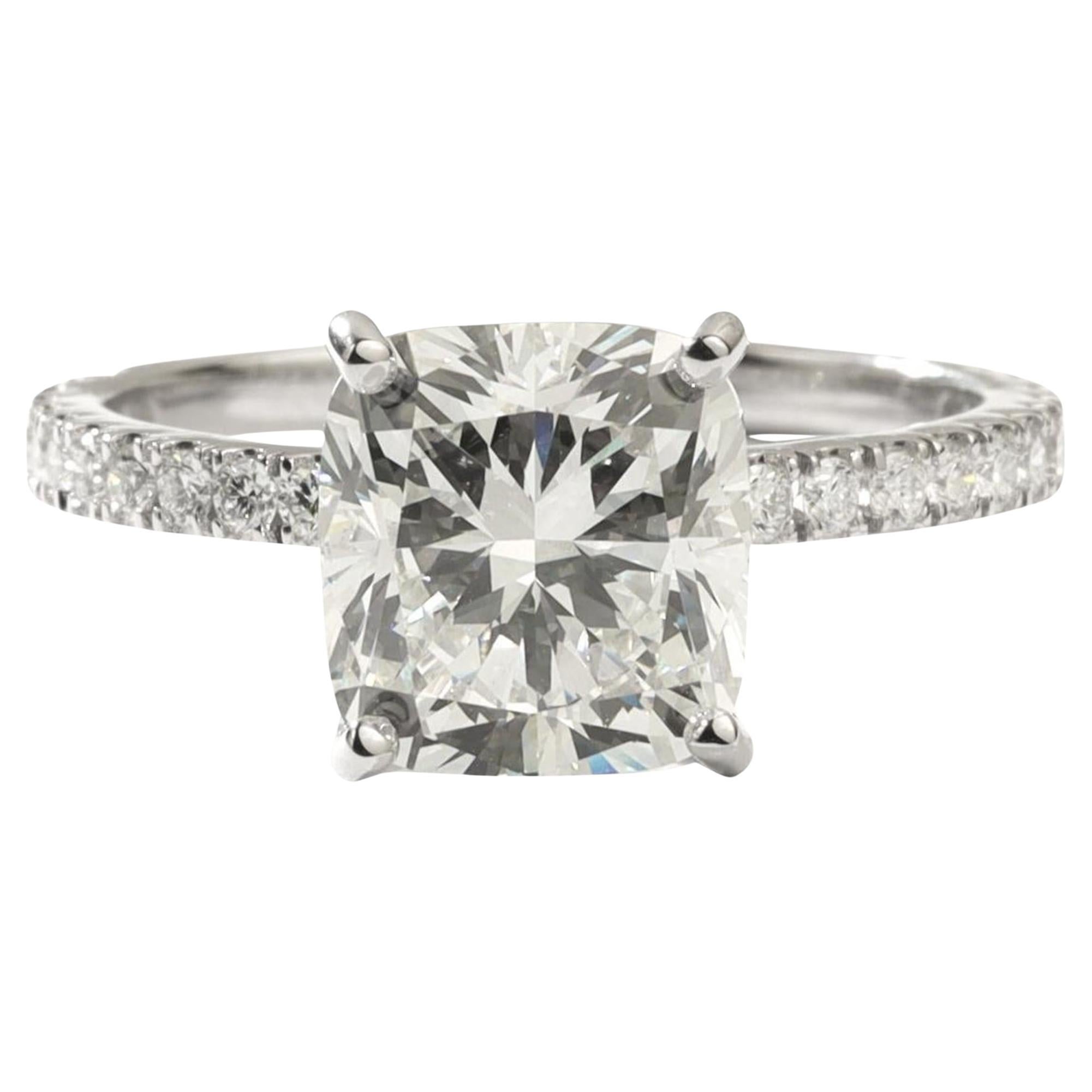 Anillo de compromiso solitario con diamante talla cojín de 3 ct certificado por el GIA en oro blanco de 18 quilates