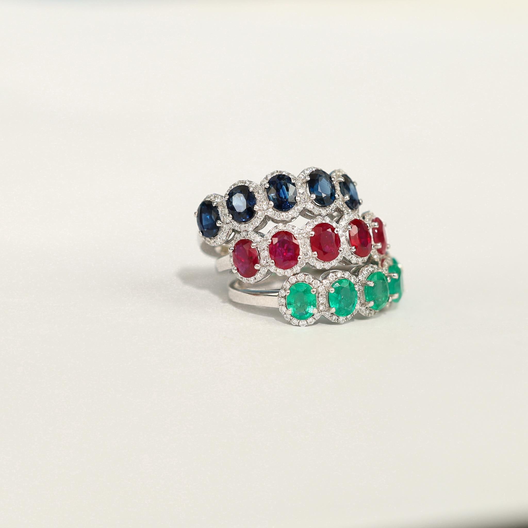 Bague à cinq pierres en or blanc 18 carats, rubis ovale naturel de 2,28 carats et diamants en vente 7