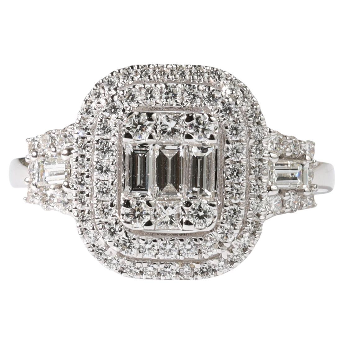 Anillo de compromiso con doble halo de diamantes redondos y baguette de 1,06 ct en oro blanco de 18 quilates