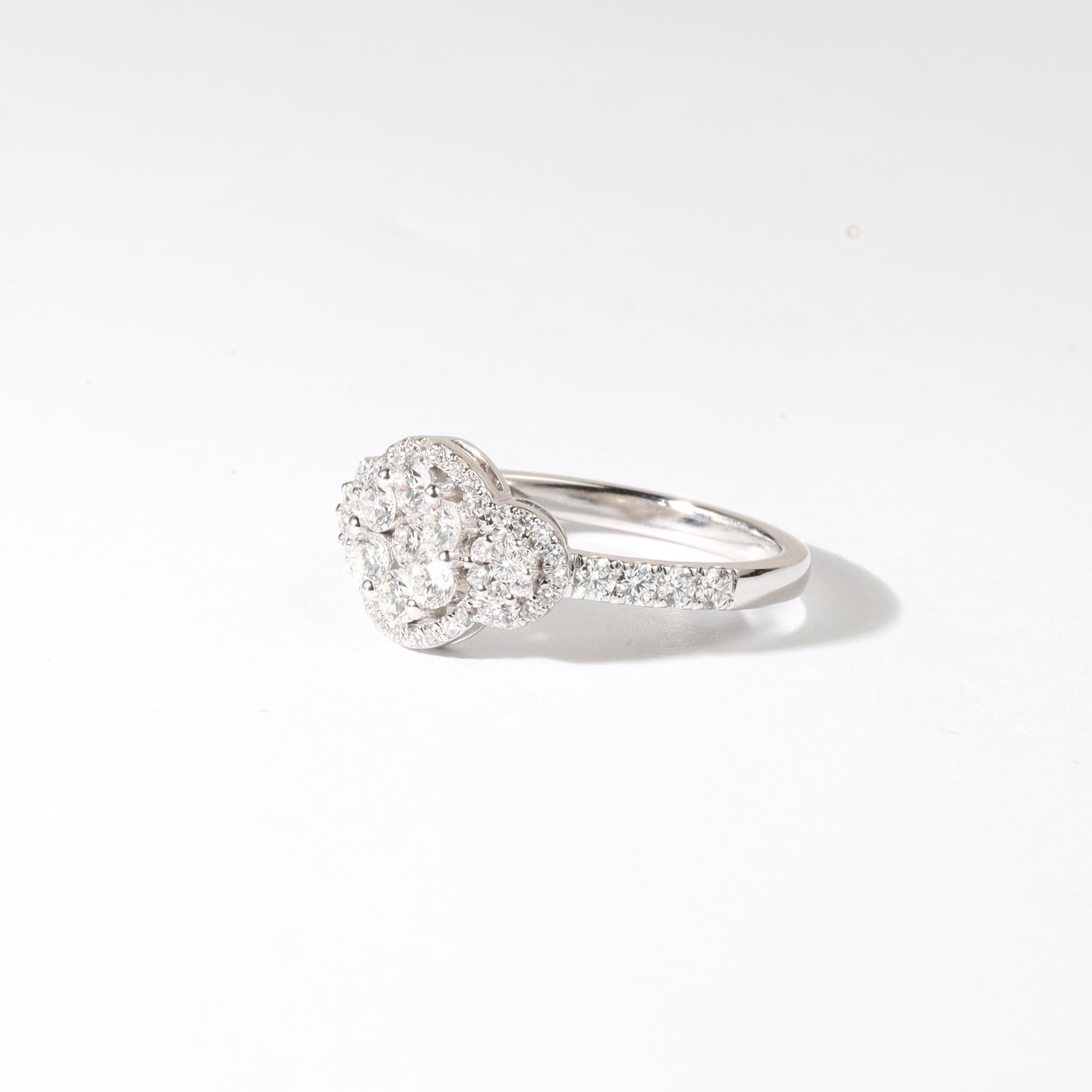 Anillo de compromiso con halo de diamantes redondos naturales de 1 ct con engaste ilusión en oro de 18 quilates Art Decó en venta
