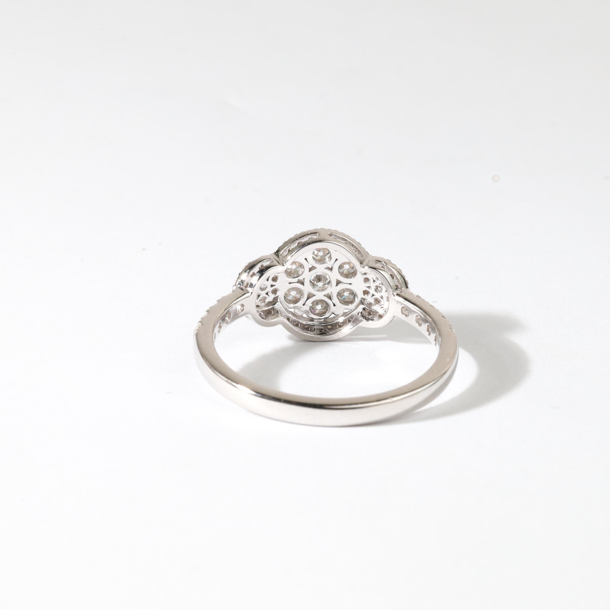 Anillo de compromiso con halo de diamantes redondos naturales de 1 ct con engaste ilusión en oro de 18 quilates en Nuevo estado para la venta en Jaipur, RJ