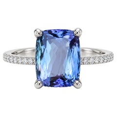 Bague en or blanc 18 carats sertie d'une tanzanite de 5 carats et de diamants