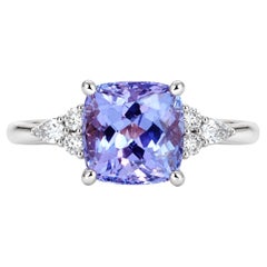 Bague en or blanc 18 carats sertie d'un diamant et d'une tanzanite lavande taille « coussin » de 1,60 carat
