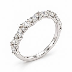 Bague demi-éternité en or blanc 18 carats, sertie d'un diamant naturel taille marquise de 0,37 ct