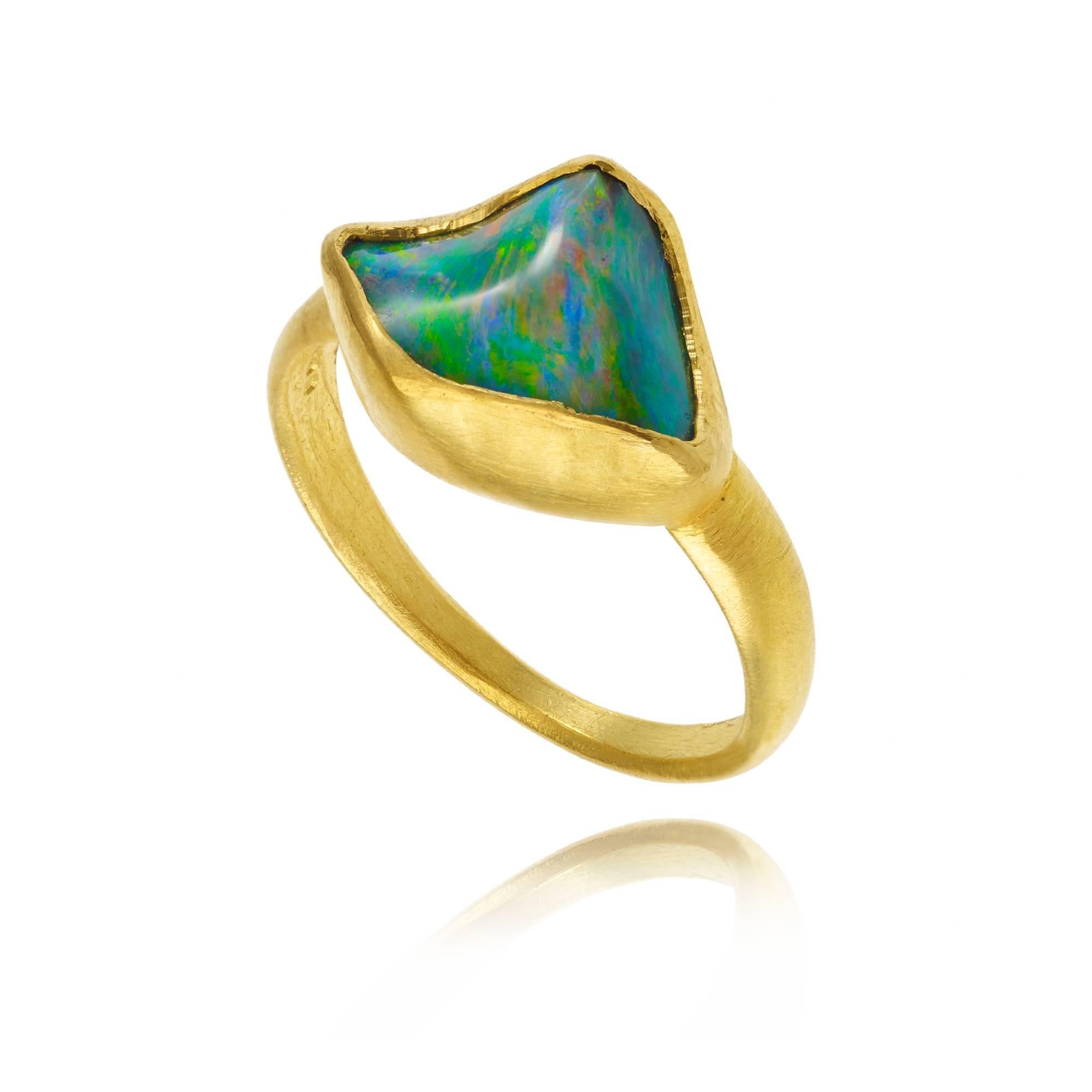 This classic Pippa Small design, inspired by the simplicity of Ancient Greek Gold work, features an 18 kt Gold discrete setting wrapped around a stunning Opal.