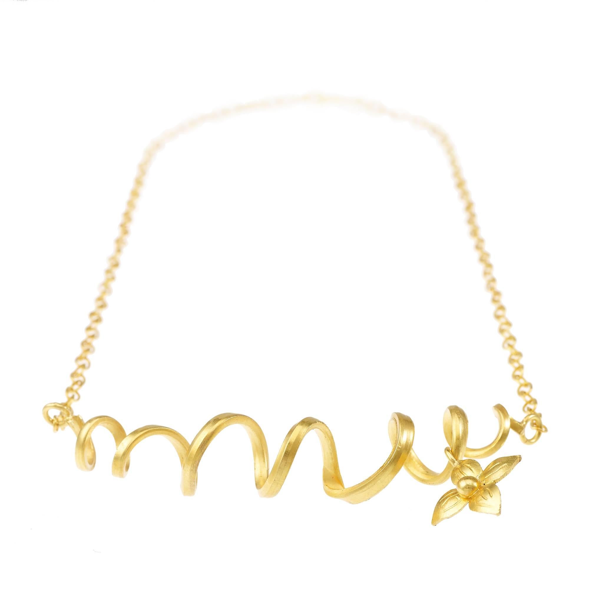 Inspired by the jungles of the Yungus, on the slopes of the Andes where the Cotopata mine is situated, the Bolivian Ethical Gold Collection features twisting tendrils, exotic flowers and leaves, birds and bells that echo the joyful sound of tropical