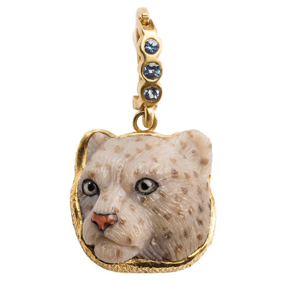 18K Sapphire Snow Leopard Pendant For Sale