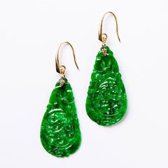 Ohrringe aus geschnitzter grüner Jade