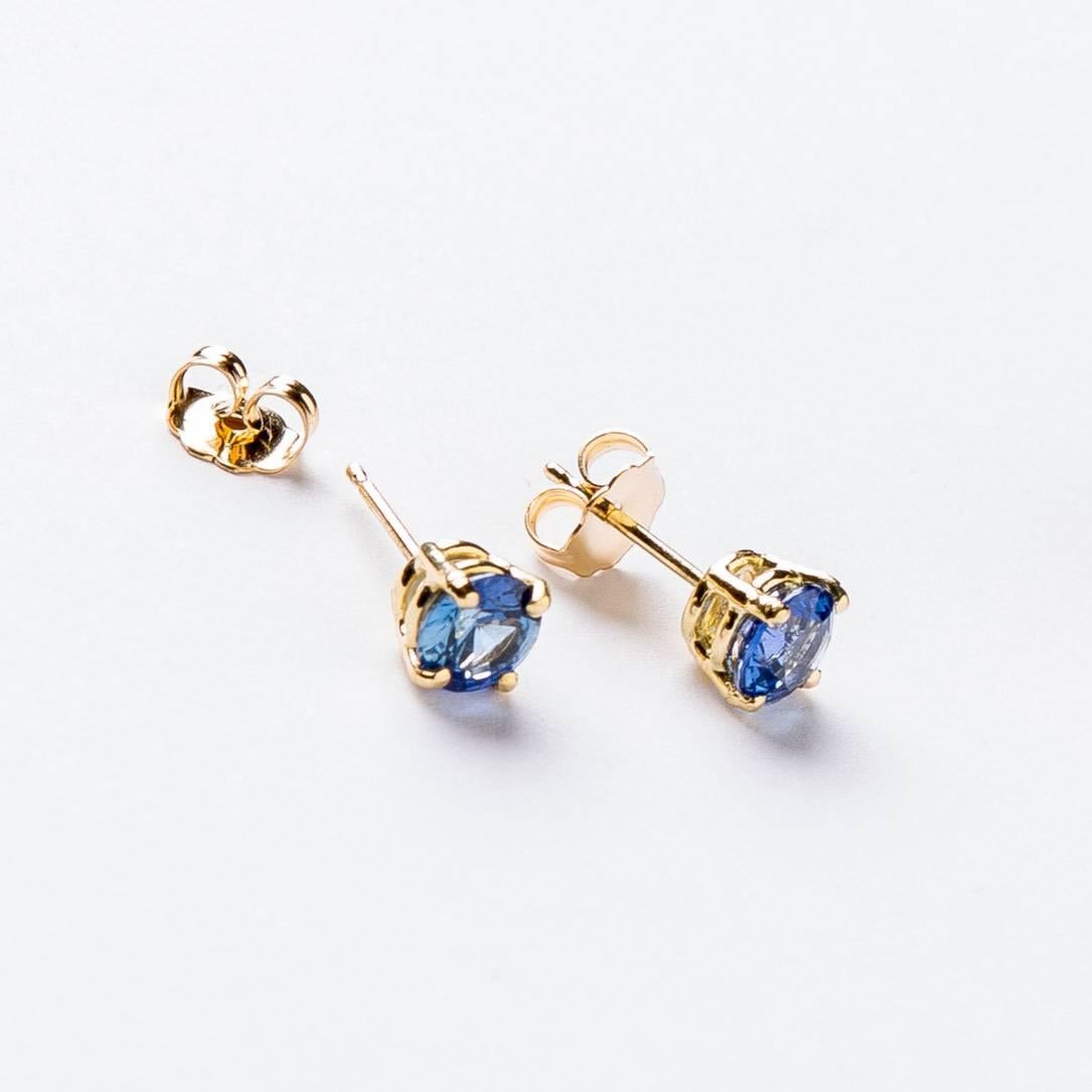 Lovely blue sapphire 5mm faceted studs set in 18 karat basket with gold posts. 