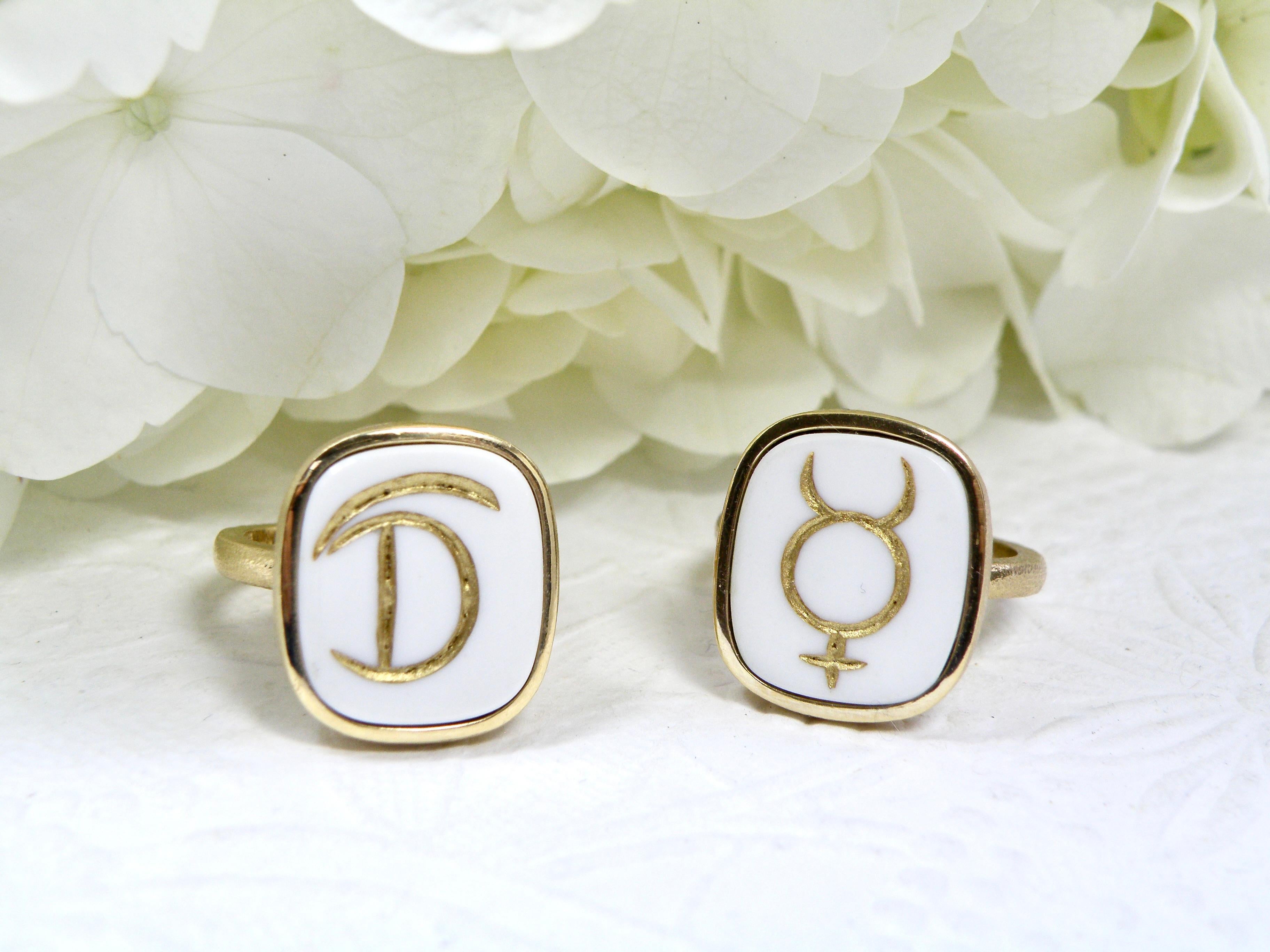 da uomo o donna Anello simbolo 18k. Intaglio di cocolite in oro in vendita