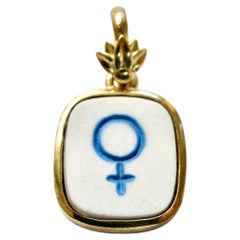 18k pendant, astrological Taurus in blue carved intaglio into Cocholite