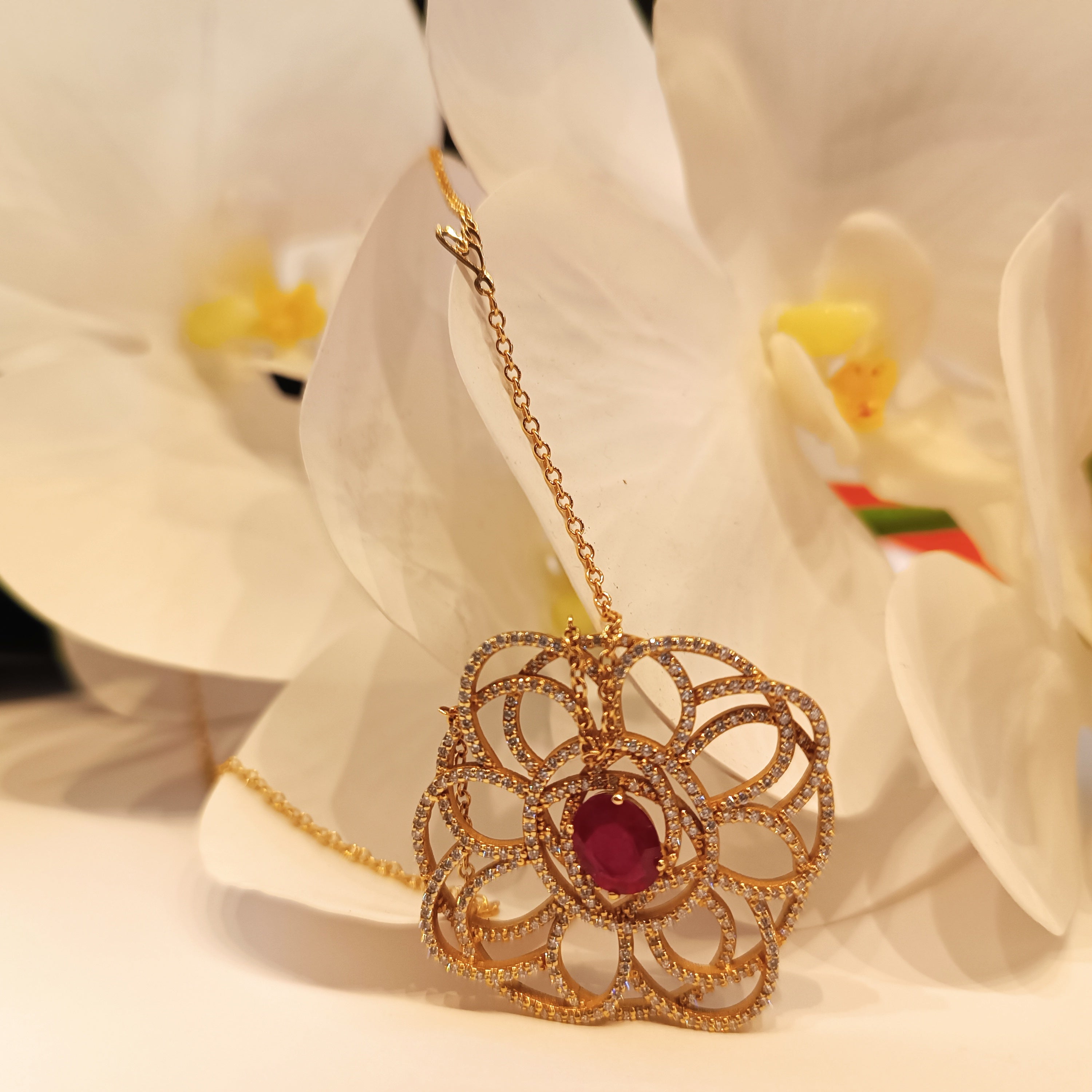 1.1 Carat Ruby with 1.68 Carats VS G Color Diamonds Rose Gold Necklace For Sale