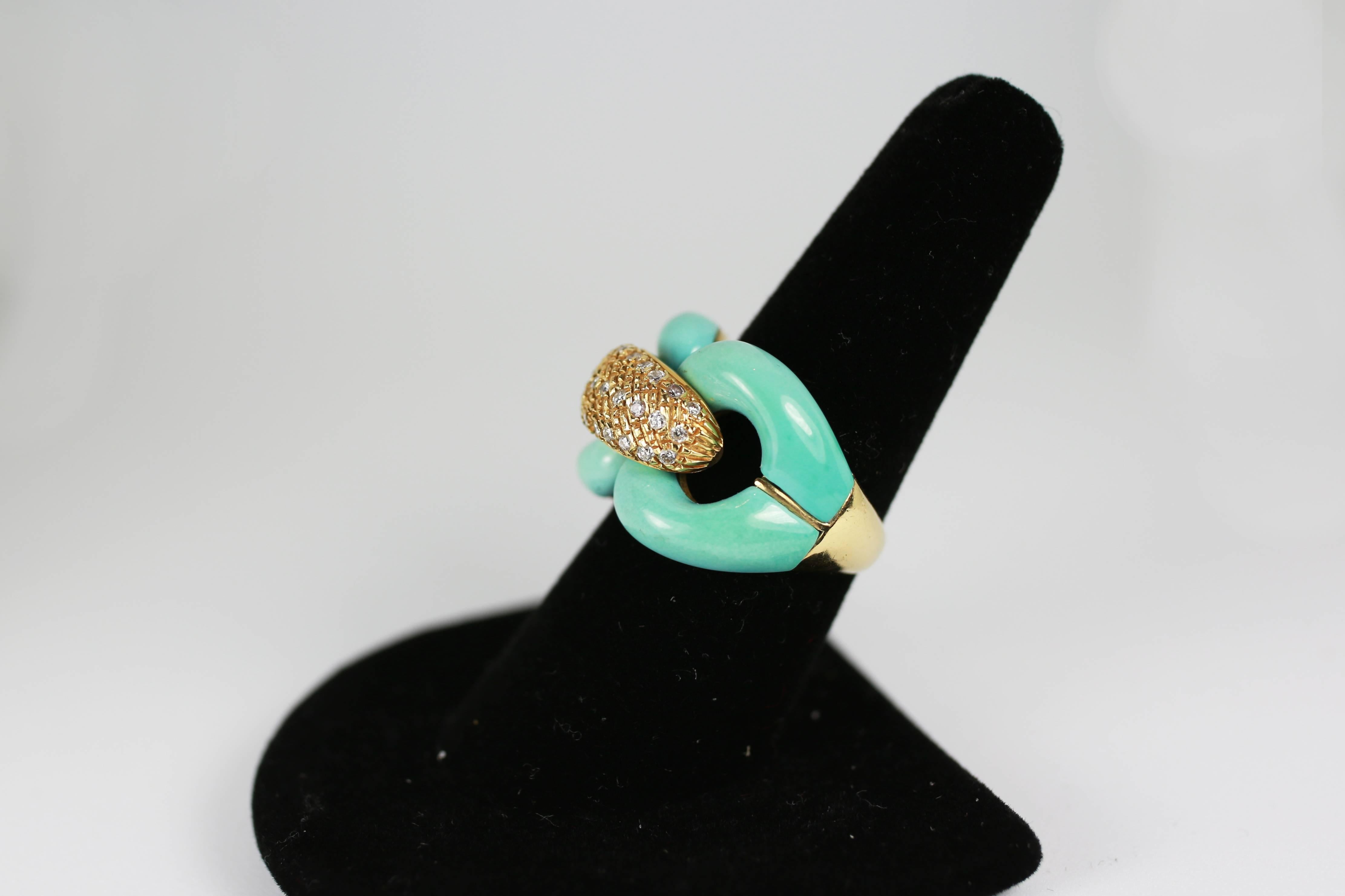 18K gold chain link ring inlaid with beautiful turquoise and white diamonds.