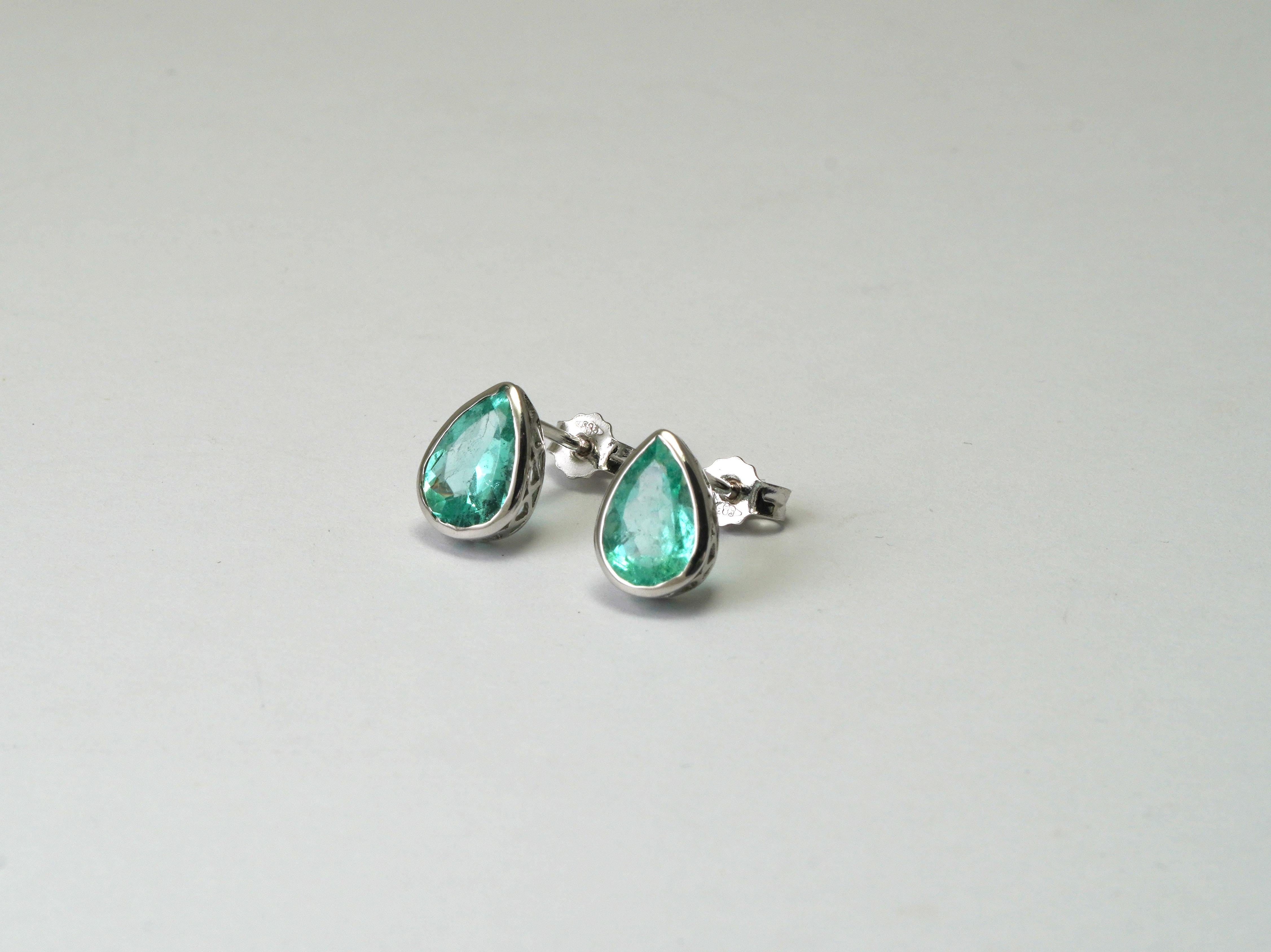 Moderne Boucles d'oreilles en or blanc 14 carats - Émeraude de Colombie en vente